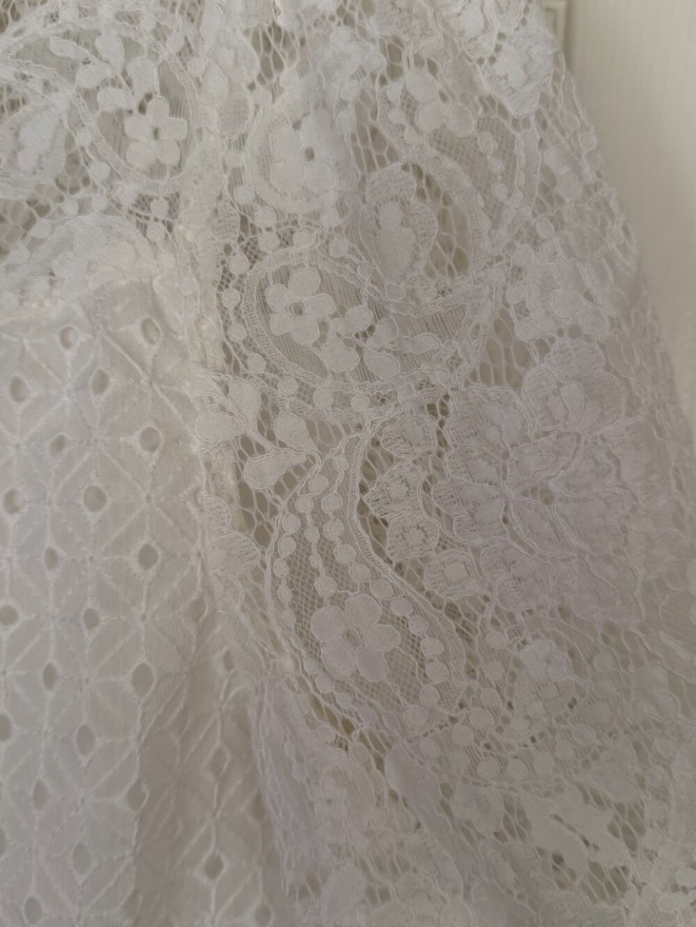 White House Black Market Lace Blouse sz 12 Mock Neck Ruffle Feminine Top - Picture 7 of 10